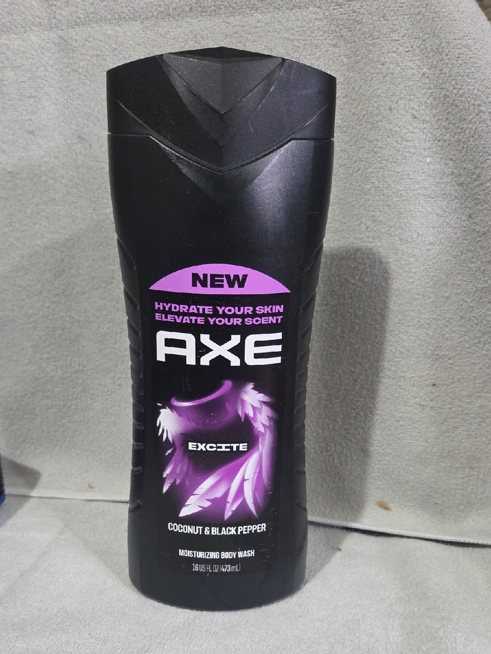 Excite Moisturizing Body Wash - Black with Purple Accents